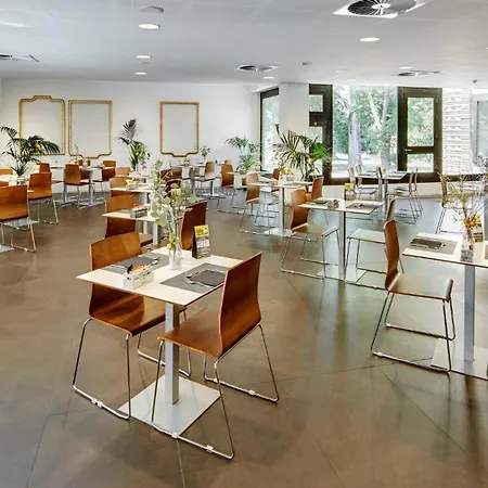 苏尔巴然斯考特大酒店 4*